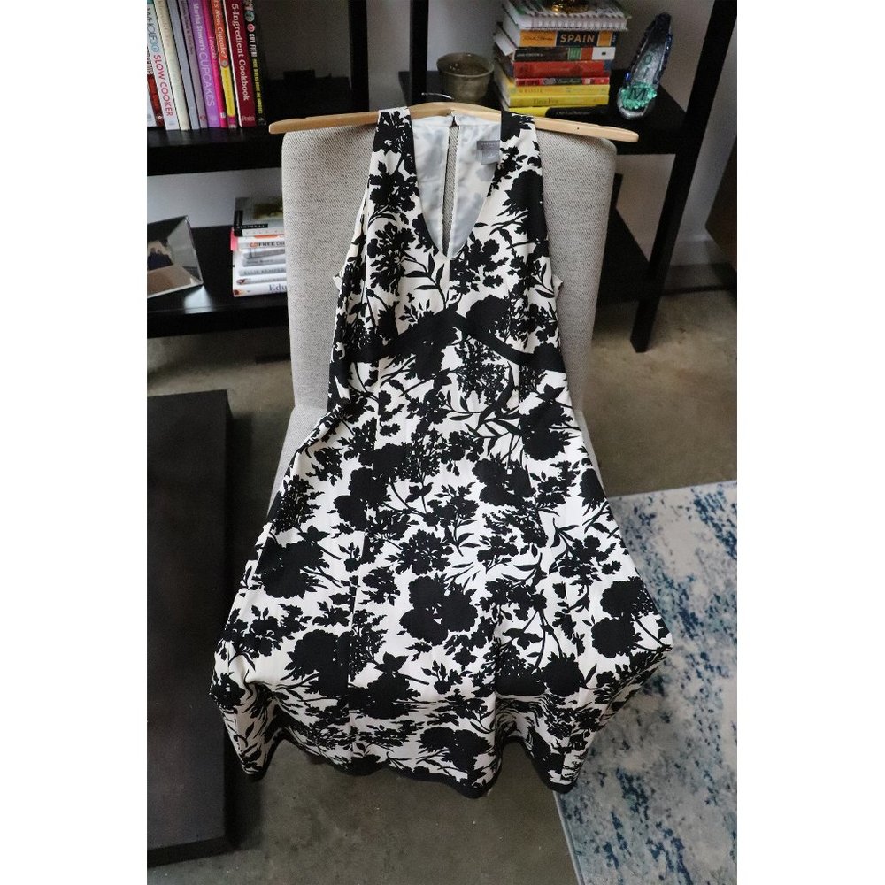 Ann Taylor Dress - Size: 4